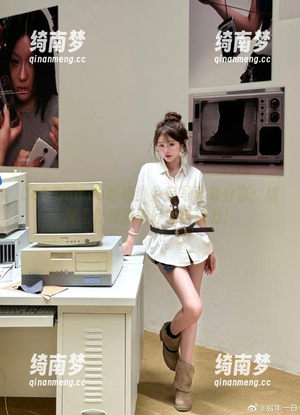 Cat Demon喵崽 Cat Demon喵崽办公室写真集分享:捕捉工作间隙的轻松与活力!